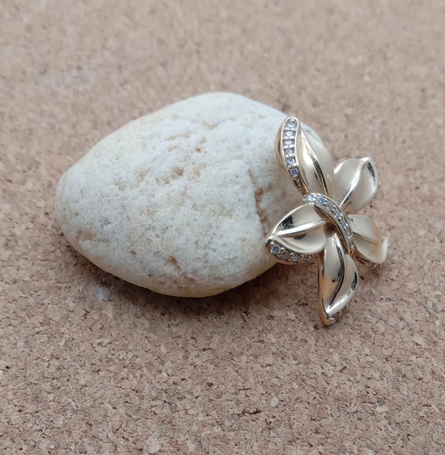 Radiant Starflower Pendant
